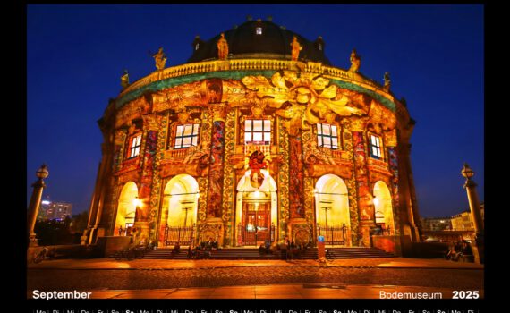 (c) Enrico Verworner , Smiling Berlin Verlag | Berlin Lights, Bildband Berlin, Berliner Lichter, Lights, Architektur Berlin, Berlin Bilder, Berlin Bilder auf Leinwand, Berlin Kalender, Berlin leuchtet, Berlinbilder auf Leinwand, Citypics Berlin, Festival of lights, Fotografie Berlin, Kalender 2024, Kalender Berlin, Kunstkalender Berlin, Lichterfest